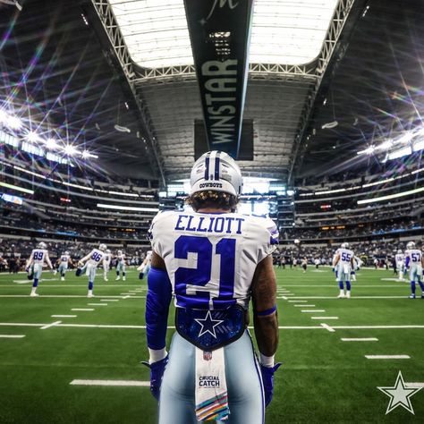 Ezekiel Elliot Cowboys, Broncos Wallpaper, Ezekiel Elliot, Dallas Cowboys Football Team, Nfl Football Art, Nfl Football Players, Nfl Photos, Ezekiel Elliott, Dallas Cowboys Fans