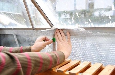 Diy Greenhouse For Winter, Heat Greenhouse In Winter, Heat A Greenhouse Without Electricity, Heating A Greenhouse Without Electricity, Greenhouse Heating Ideas, Greenhouse In Winter, Porch Greenhouse, Diy Greenhouses, Garden Hack