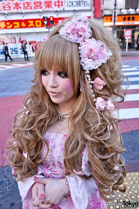 Japanese Hime Gyaru in Pink w/ Big La Pafait Hair Bow, Lace & Flowers Japan Hairstyle, Gyaru Hair, Hipster Hairstyles, Mode Kawaii, Kei Visual, Hime Gyaru, Gyaru Fashion, Japanese Hairstyle, Curly Bob Hairstyles