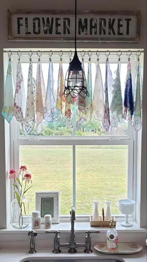 found on FB, no source given Laundy Room, Chic Curtains, Stile Boho Chic, Shabby Chic Curtains, Kitchen Window, Vintage Linens, Repurpose, Vintage Decor, A Kitchen