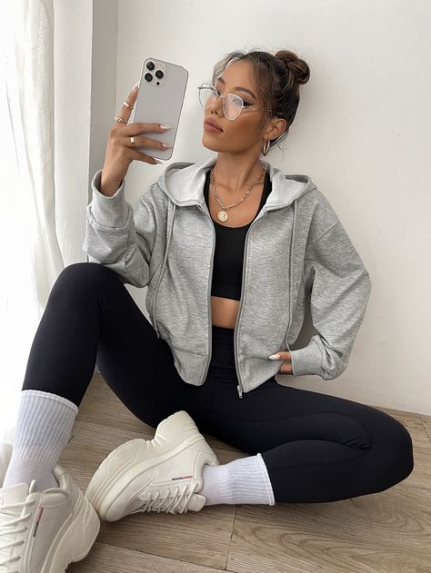 Leggings Outfit Sweatshirts, Gray Zip Up Hoodie Outfit Leggings, Outfits With Gray Zip Up Hoodie, Grey Hoodie Zip Up Outfit, Light Grey Zip Up Hoodie Outfit, Grey Sweater Jacket Outfit, Outfits With Cropped Sweaters, Leggings And Zip Up Outfit, Athletic Zip Up Jacket Outfit