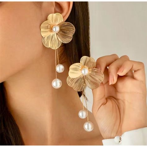 New! Romantic Flower Petal Long Tassel Drop Earrings Faux Pearl 2 Part Earrings! Beautiful Delicate Large 2 Piece Earrings Measurments: 1in Wide 3.5 In Long Piercing Earrings, Faux Pearl Earrings, Tassel Drop Earrings, Flower Petal, Trendy Earrings, Earring Type, Flower Earrings Studs, Flower Studs, Pearl Stud Earrings