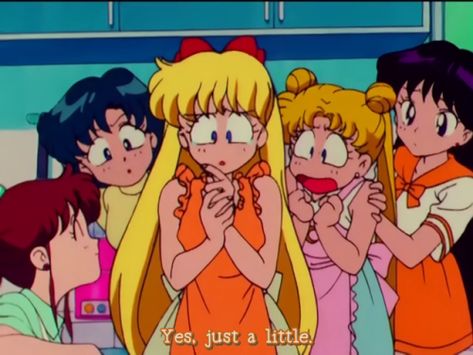 Moon Outfits, Sailor Moon Gif, Sailor Moon Funny, Moon Pie, Sailor Moon Outfit, Sailor Moon Screencaps, Superman And Spiderman, Makoto Kino, Sailor Guardians