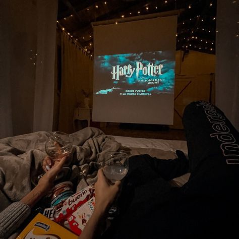 Couple Watching Movie Aesthetic, Harry Potter 3rd Movie, All-nighter Aesthetic, Couples Movie Night, Romantic Movie Night, Harry Potter Couples, Harry Potter Movie Night, Movie Night Party, Friends Moments