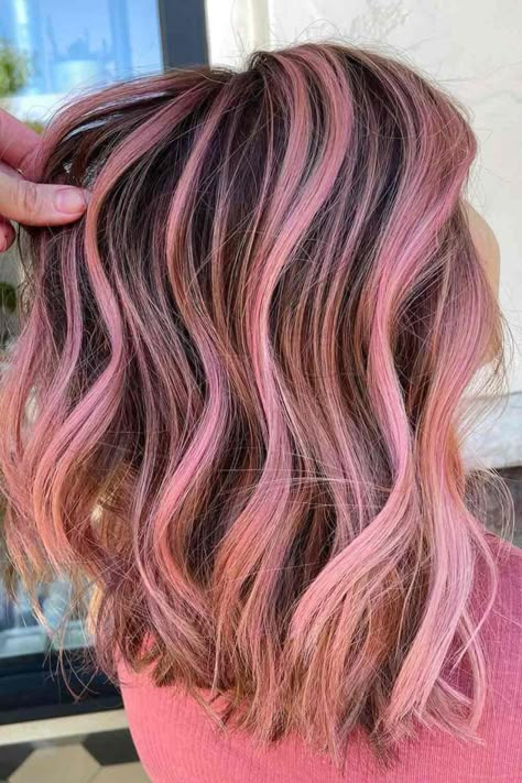 Peekaboo Hair Color Brunettes Blondes, Brown Hair With Pink Streaks, Summer Hair Dye Ideas, Brown Hair With Pink Highlights, Brown And Pink Hair, Pink Hair Streaks, Pink Hair Highlights, Pink Ombre Hair, Light Pink Hair