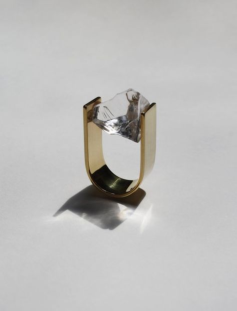 Shelley Ring Sculptural Jewelry, Trendy Fashion Jewelry, Contemporary Jewellery, Jewelry Inspo, Contemporary Jewelry, Engagement Rings Sapphire, Schmuck Design, Modern Jewelry, Jewelry Art