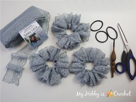 Crochet Accessories Free Pattern, Crochet Headband Tutorial, Diy Hair Scrunchies, Diy Sewing Gifts, Scrunchies Diy, Lace Crafts, Crochet Hair Accessories, Crochet Youtube, Crochet Blog