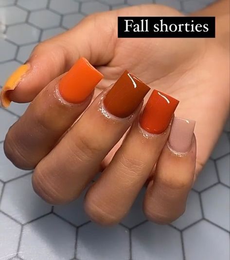 Acrylic Overlay Nails Short Fall Colors, Short Acrylic Nails Fall 2023, Fall Color Nails Black Women, Short Acrylic Nails Square Fall Colors, Thanksgiving Acrylic Nails Short, Short Square Fall Nails 2023, Short Burnt Orange Nails, Short Fall Nail Sets, Short Fall Nails Black Women