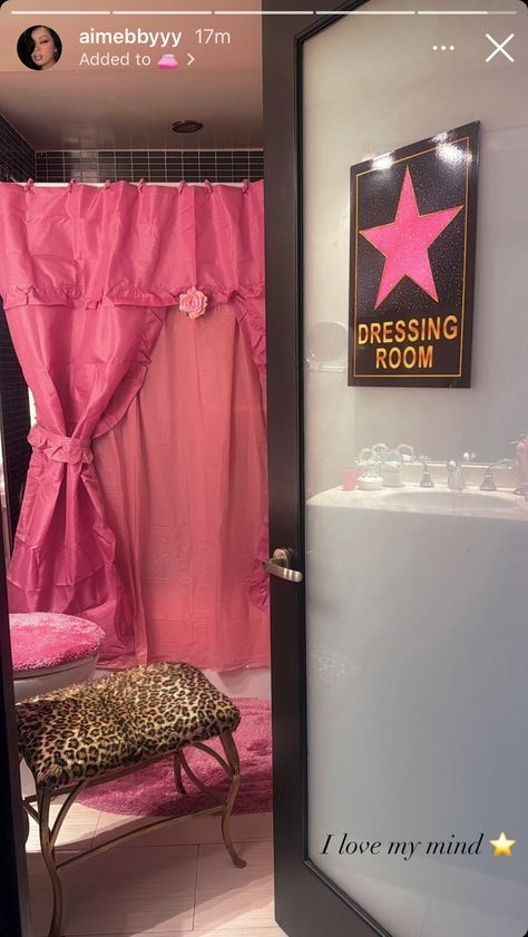 Studio Dressing Room, Star Y2k, Funky Bedroom, Y2k Room Decor, Girl Apartment Decor, Y2k Room, Dressing Room Decor, Girly Apartment Decor, First Apartment Decorating