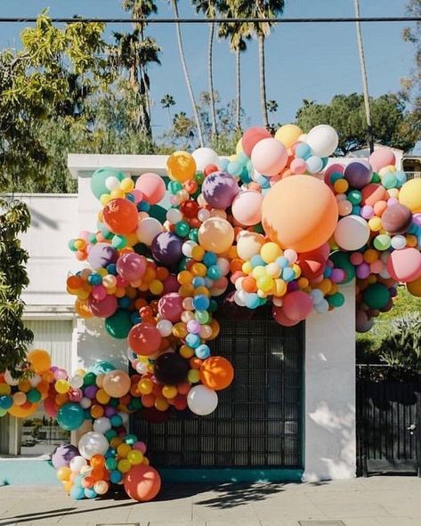 Colourful Balloon Arch, Colourful Balloon Decorations, Kids Balloon Decorations, Colorful Balloon Garland, Maximalist Studio, Party Balloon Ideas, Balloon Wedding Decorations, Colorful Balloon Arch, Colorful Art Installations