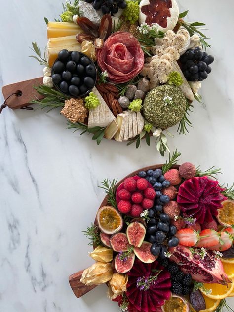 Plateau Fruit, Plateau Fruits, Plateau Charcuterie, Ramadan 2023, Dream Food, Dessert Aux Fruits, Cheese Boards, Garden Party, Cheese Board