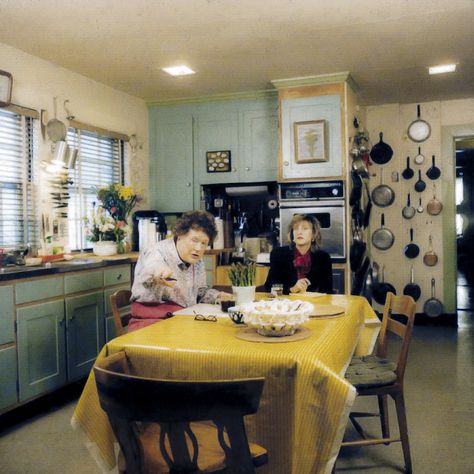 Pamela Heyne interviewing Julia Child Stonehouse Kitchen, Interesting Kitchens, Home Decorating Ideas Living Room, Retirement Cottage, Julia Child Kitchen, Julia Childs, Unfitted Kitchen, Julia Child Recipes, Kitchen Goals