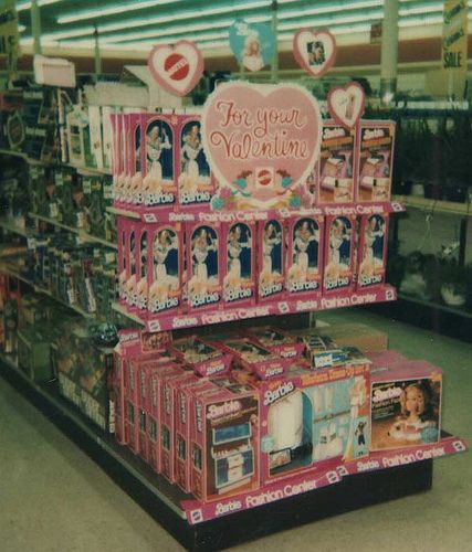 Vintage Toy Display, Vintage Toy Store, Barbie Store, Vintage Mall, Store Pictures, Toy Display, Barbie Toys, Barbie I, Barbie Friends