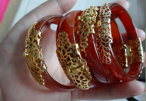 Red jade bracelet plated Red Jade Jewelry, Jade Bracelet Bangles Chinese, Jade Accessories, Red Jade Bracelet, Indigo Saree, Jade Design, Vietnamese Wedding, Indian Jewelry Earrings, Japanese Jewelry