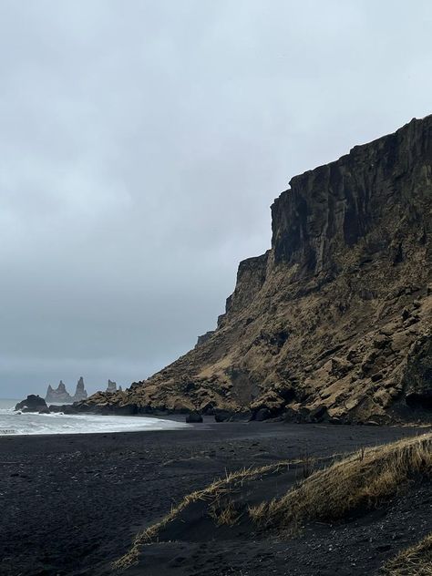 Iceland Trip Aesthetic, Iceland Travel Aesthetic, Icelandic Aesthetic, Iceland Aesthetic, Iceland Beach, Island Night, Travel Aesthetic Beach, Vik Iceland, Iceland Nature