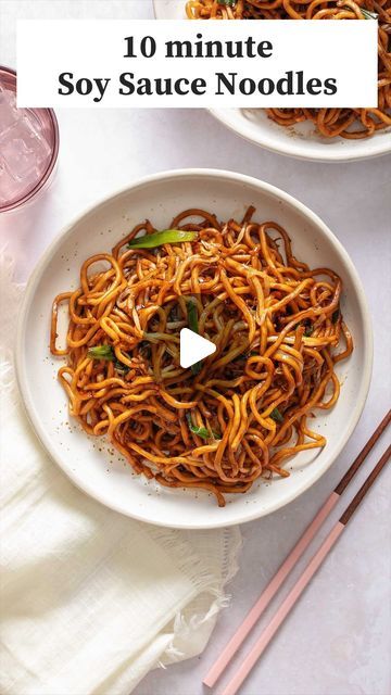 Korean Noodle Dishes, Soy Sauce Noodles, Stir Fried Noodles, Pan Fried Noodles, Egg Noodle Recipes, Asian Dish, Noodle Recipes Easy, Easy Stir Fry, Fried Noodles