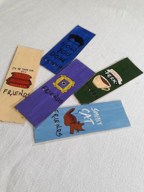 Friends Series Bookmarks, Friends Series Gift Ideas, Bookmark Ideas Markers, Friends Tv Show Bookmarks, Friends Tv Show Gifts Diy, Friends Series Painting, Best Friend Bookmark, Bookmarks Inspired By Books, Friends Gift Ideas Tv Show