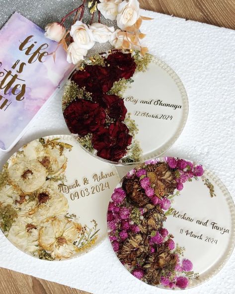 Preserve Wedding Flowers In Resin, Resin Flower Photo Frame, Flower Preserved In Resin, Resin Flower Preservation Ideas, Sunflower Preservation, Floral Resin Art, Wedding Resin Art, How To Preserve Flowers In Resin, Resin Products Ideas