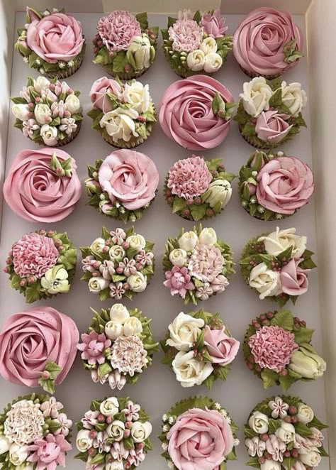 Classy Cupcake Designs, Floral Cupcake Design, Flower Cupcakes Aesthetic, Aesthetic Flower Cupcakes, Spring Wedding Cupcakes Ideas, Flower Theme Cupcakes, Pastel Floral Cupcakes, Buttercream Floral Cupcakes, Winter Flower Cupcakes