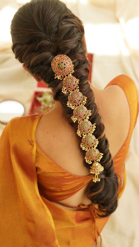 Jada Billa Hairstyle, Hair Accessories For Women Traditional, Front Hairstyle For Bride Indian, Simple Bridal Hairstyle, South Indian Wedding Hairstyles, Messy Braid, Bridal Hairstyle Indian Wedding, Hair Style On Saree, Engagement Hairstyles