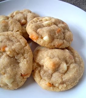 Peaches n' cream oatmeal cookies. These are a great way to use up instant oatmeal packets. Instant Oatmeal Recipes, Chocolate Macadamia Cookies, White Chocolate Macadamia Cookies, Instant Oatmeal Packets, White Chocolate Macadamia Nut Cookies, Macadamia Cookies, Macadamia Nut Cookies, Levain Bakery, Oatmeal Packets