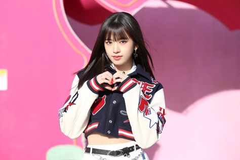 IVE pics on Twitter: "#ANYUJIN Pre-release Single [Kitsch] MV Behind The Scenes https://t.co/6LD2cWhsTI" / Twitter Yujin Kitsch, Pop Concert Outfit, Iz One Yujin, Icona Pop, Im Blue, Ive Yujin, Starship Entertainment, Kpop Fashion, Korean Beauty