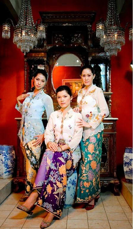 Kebaya Nyonya Malaysia, Nonya Kebaya, Kebaya Encim Modern, Peranakan Culture, Nyonya Kebaya, Kebaya Nyonya, Indonesian Kebaya, Baba Nyonya, Kebaya Lace