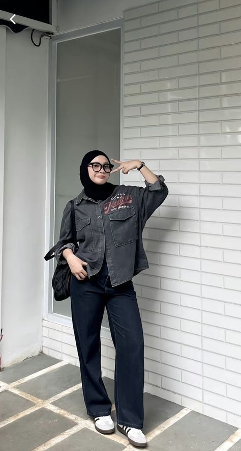 Clean Hijab Outfit, Outfit Konser, Cool Tone Outfits, Modern Retro Outfits, Outfit Ngampus, Outfit Hijab Casual, Ootd Hijab Casual, Hijab Fashion Summer, Ootd Women