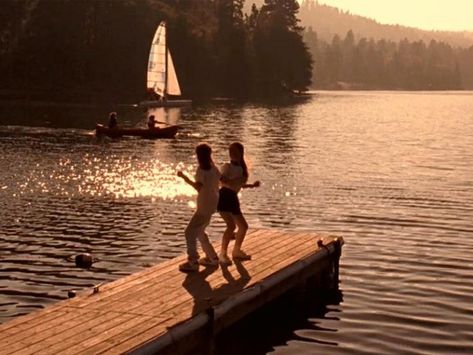 20 Years Ago, Disney Made the Perfect Rom Com for Kids with 'The Parent Trap' American Summer Camp, Parent Trap Movie, Camp America, Parent Trap, Camping Aesthetic, Septième Art, Summer Dream, Lake Life, Film Stills