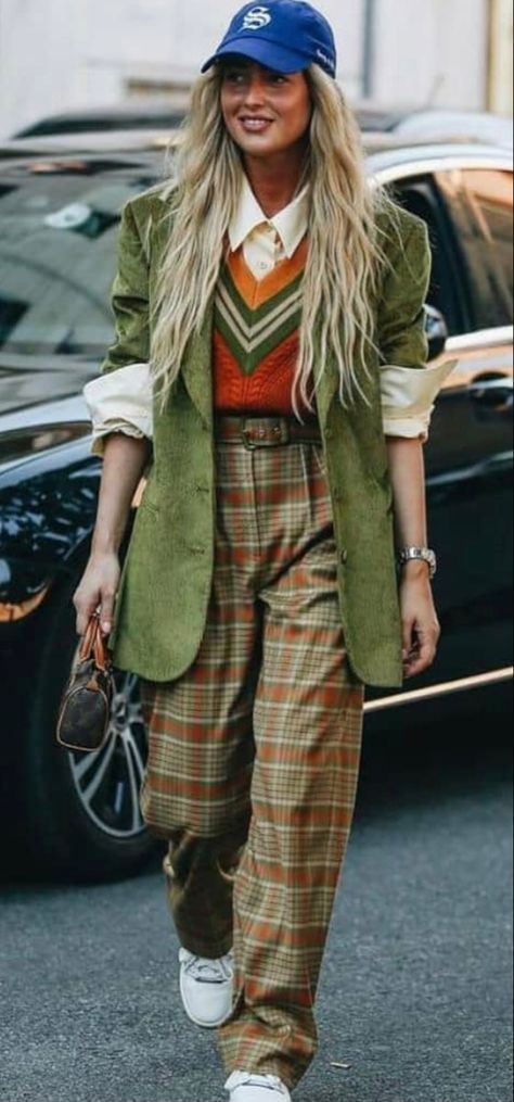 Eclectic Clothing Style, Eclectic Outfits, Casual Chique, Look Blazer, Nyfw Street Style, Look Retro, Fashion Mistakes, Contemporary Clothing, Green Style