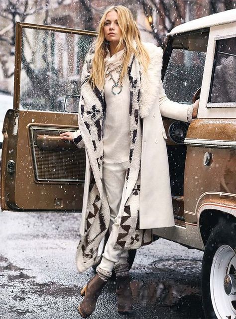 Winter Boho Fashion Winter, Boho Winter Outfits, Bohemian Winter, Hippie Mode, Winter Mode Outfits, Moda Hippie, Boho Chique, Mode Hippie, Looks Country