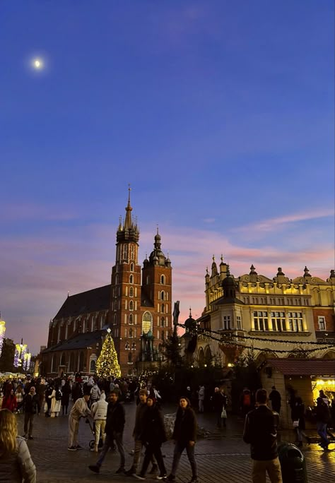 Krakow At Christmas, Krakow In Winter, Krakow Poland Christmas, Krakow Poland Winter, Krakow Poland Aesthetic, Cracow Aesthetic, Krakow Winter, Krakow Aesthetic, Krakow Christmas