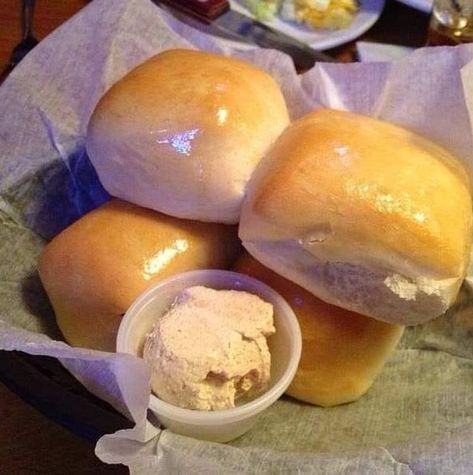 Texas Roadhouse’s Rolls - ALL RECIPES GUIDE Honey Cinnamon Butter, Texas Roadhouse Rolls Recipe, Eating Greens, Roadhouse Rolls, Texas Roadhouse Rolls, Cinnamon Honey Butter, Oven Bread, Copy Cats, Japanese Cake