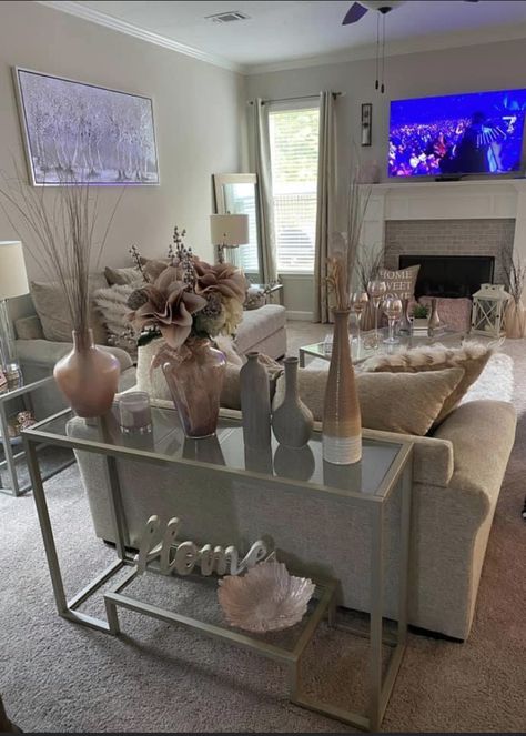 Silver And Grey Living Room, Girly Living Room Ideas Apartments, Glam Livingroom, Glam Living Room Decor, Girl Apartment Decor, Black Living Room Decor, Modern Apartment Living Room, Grey Living Room, Sitting Room Decor