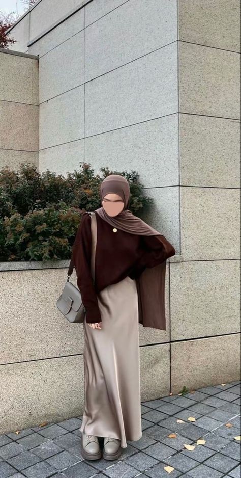 Muslim Women Outfits, Modest Skirt Outfits Muslim, Skirt Modest Outfits, Fashion Aesthetics Types, Hijab Skirt Outfit, Hijabi Skirt Outfits, Skirt Hijab Outfit, Hijabi Modest Outfits, Outfit Muslim