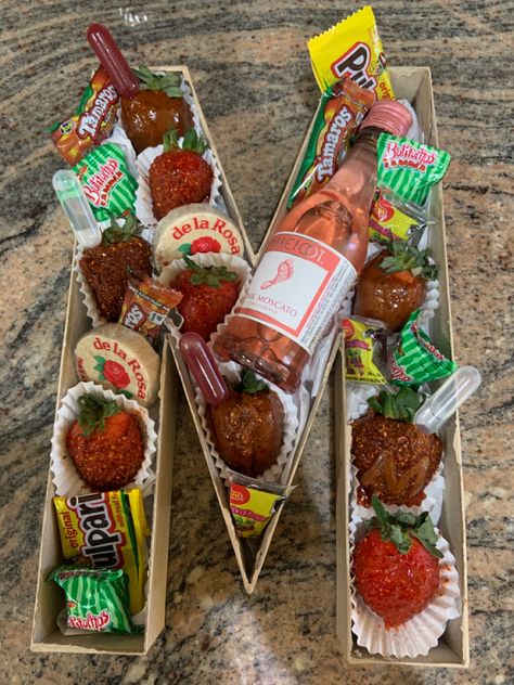 Mexican Mothers Day Gifts, Mexican Candy Bar, Food Sale Ideas, Mexican Dessert Table, Cupcakes Aesthetic, Chocolate Covered Desserts, Bakery Bags, Foods With Iron, Mexican Snacks