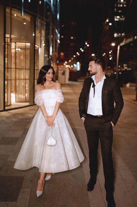 Courthouse Wedding Vintage, Cultural Wedding Dress, Civil Wedding Dress Courts Brides, Courthouse Wedding Pictures, Shorter Wedding Dress, Simple Courthouse Wedding Dress, Vintage Courthouse Wedding, Civil Wedding Photoshoot, Court Wedding Outfit The Bride