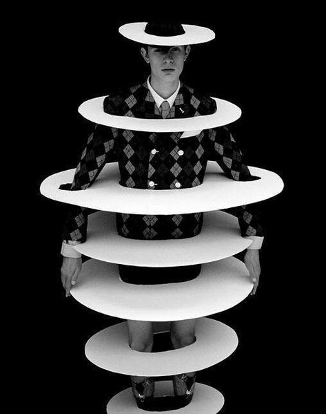 Architectural Fashion Editorials: Human Building Blocks in Dazed & Confused Weimar, Avant Garde, Architecture Inspired Fashion, Bauhaus Fashion, Architectural Fashion, Bauhaus Inspired, Dazed Confused, Bauhaus Art, Bauhaus Design