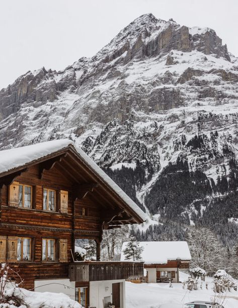 Hotel In The Woods, Snowchester Aesthetic, Snowed In Aesthetic, House In The Mountains Aesthetic, Snow Cabin Aesthetic, Mountain Cabin Aesthetic, Houses In The Mountains, Cottage In The Mountains, House In The Snow