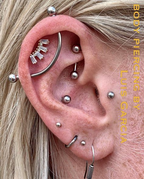 Different Ear Piercings, Men's Piercings, Industrial Piercing Jewelry, Pretty Ear Piercings, Cool Piercings, Ear Style, Cute Piercings, Industrial Piercing, Piercings Unique