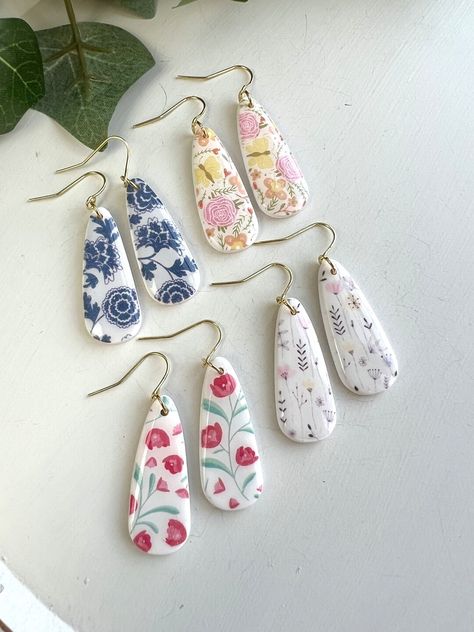 Fancy Clay Earrings, Hand Painted Earrings Wood, Decoupage Earrings, Polymer Jewellery, Diy Resin Earrings, Czech Beads Jewelry, Diy Decoupage, Floral Polymer Clay, Polymer Clay Tutorials