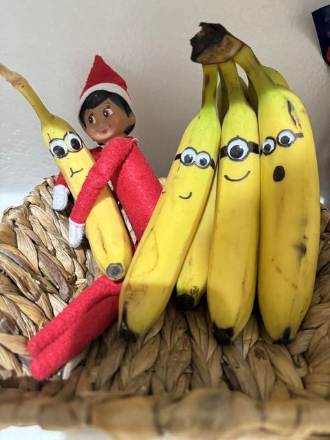 Minions Facebook, Minion Banana, Awesome Elf On The Shelf Ideas, Elf Activities, Xmas Elf, Elf Fun, On The Shelf, Christmas Elf, Bananas