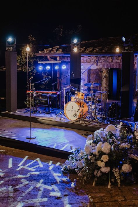 Complete audio service for live band. Stage, instruments, lighting. Backyard Music Stage, Live Band Wedding, Event Halls, Borgo Stomennano, Band Stage, Dream Restaurant, Wedding Music Band, Music Stage, Portable Stage