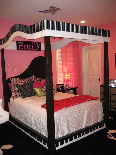 Music Bedroom Decor, Music Decorations, Music Themed Rooms, Music Themed Bedroom, Girls Bedroom Themes, Extreme Makeover Home Edition, Music Bedroom, Cozy Bedroom Design, Themed Kids Room