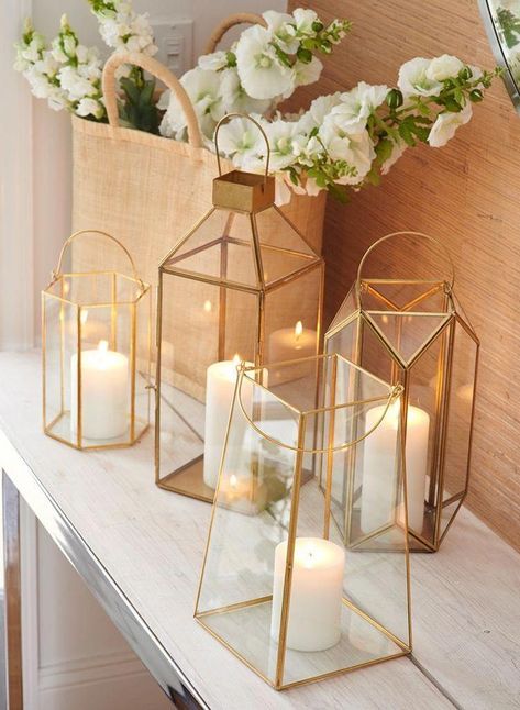 Pretty Wedding Centerpieces, Beautiful Wedding Centerpiece, Gold Lanterns, Lantern Centerpieces, Lantern Candle Decor, Wedding Lanterns, Metal Lanterns, Glass Lantern, Wedding Table Centerpieces