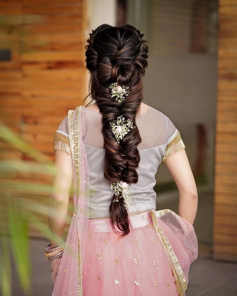 Bridal Hairstyle for Long Hair Bridal Wedding Hairstyle, Mehendi Hairstyle. Wedding Hair,WeddingNet #weddingnet #indianwedding #weddinghairstyle #mehendihairstyle #hairstyle #bunhairstyle  FOLLOW OUR INSTAGRAM @WEDDINGNET Summer Wedding Hairstyles, Engagement Hairstyles, Bridal Hairdo, Traditional Hairstyle, Bridal Hair Buns, Hairdo Wedding, Indian Wedding Hairstyles, Best Wedding Hairstyles, Indian Bridal Hairstyles