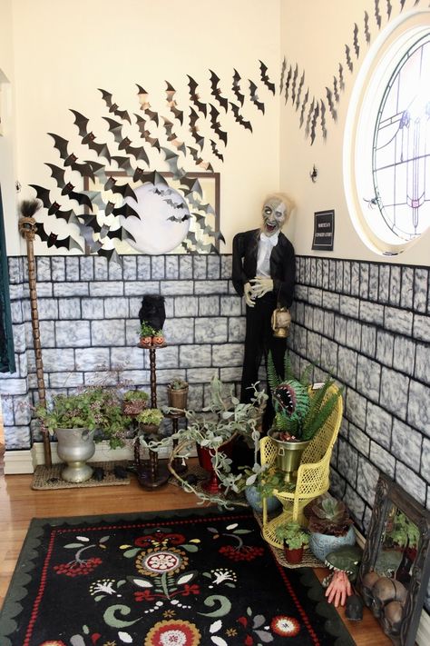 The Addams Family Halloween Party — Chic Party Ideas Addams Family Halloween Decorations, Family Halloween Decorations, Addams Family Theme Party, The Addams Family Halloween, Adams Family Halloween, Addams Family Halloween, Addams Family Theme, Spider Web Halloween Decorations, Family Halloween Party