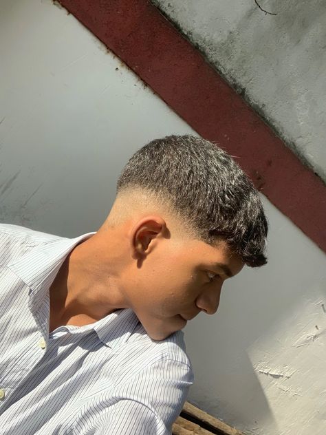 Idea de corte de cabello Fade Medio, Crop Fade, French Crop, Low Fade Haircut, Mid Fade, Low Fade, Men's Short Hair, Clash Royale, Fade Haircut