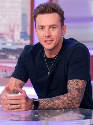 HAPPY 35th BIRTHDAY to DANNY JONES!! 3/12/21 Born Daniel Alan David Jones, English musician who is one of the lead vocalists and the lead guitarist for pop-rock band McFly. Jones's fellow band members are Tom Fletcher (rhythm guitarist and vocals), Dougie Poynter (bass and vocals), and Harry Judd (drums). Jones is married to former Miss England, Georgia Horsley. Danny Jones Im A Celeb, Danny Jones Im A Celebrity, Danny Jones Mcfly, Happy 35th Birthday, Dougie Poynter, Danny Jones, Tom Fletcher, Music Board, 35th Birthday