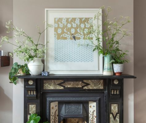 23 Beautifully Styled Mantelpieces | Houzz IE Mantelpiece Ideas, Mantlepiece Decor, Small Space Nursery, London Design Festival, Home Budget, Small Space Organization, Light Crafts, Kitchen Photos, Kitchen Diner